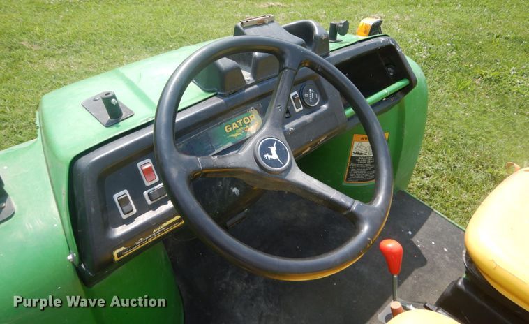 image for item JI9590 1997 John Deere Gator  utility vehicle