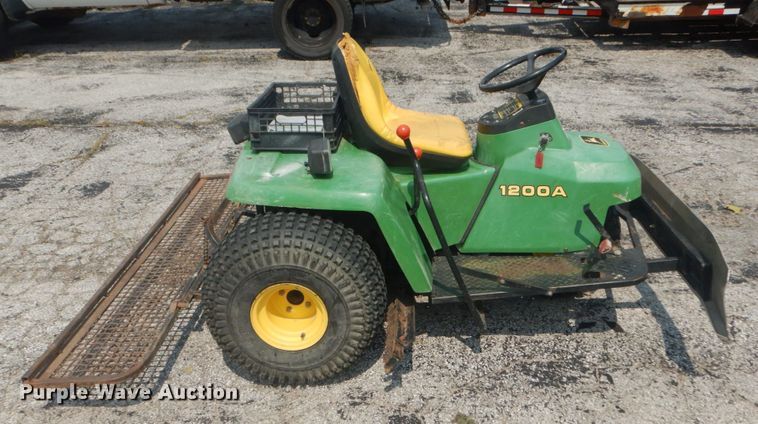 image for item JI9591 John Deere 1200A  bunker rake