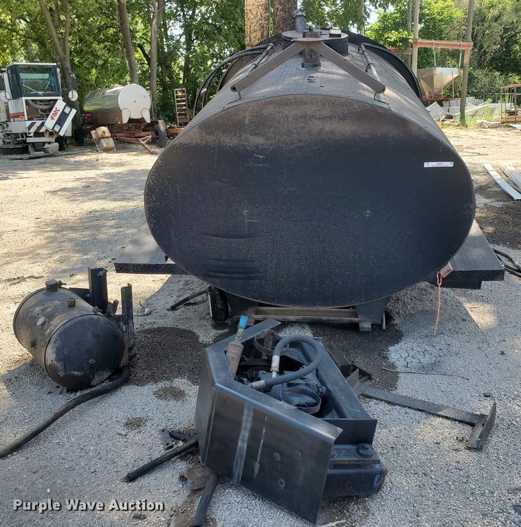 image for item JM9623 Entyre Black Topper  oil distributor tank bed