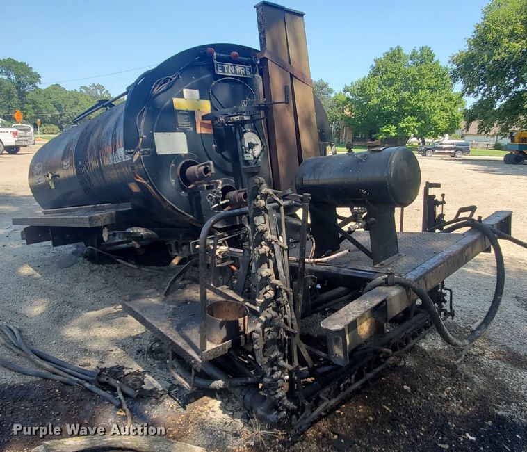 image for item JM9623 Entyre Black Topper  oil distributor tank bed