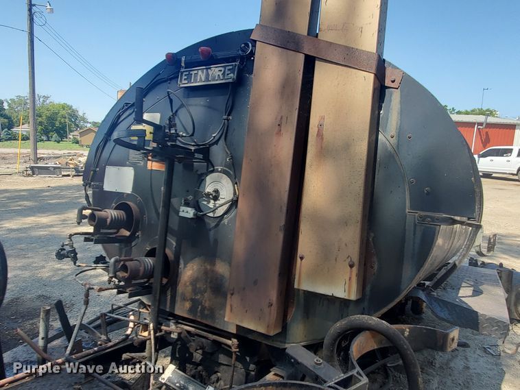 image for item JM9623 Entyre Black Topper  oil distributor tank bed