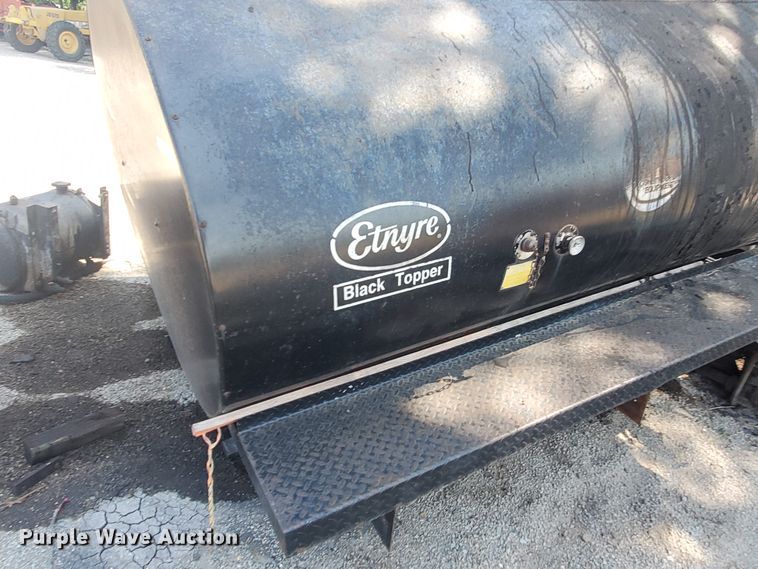 image for item JM9623 Entyre Black Topper  oil distributor tank bed