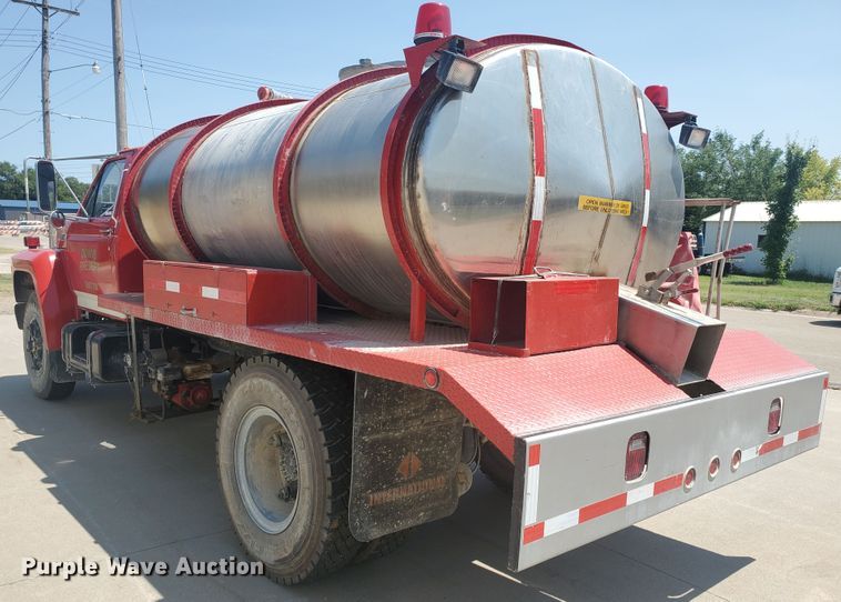 image for item JM9624 1984 Ford F800  water truck