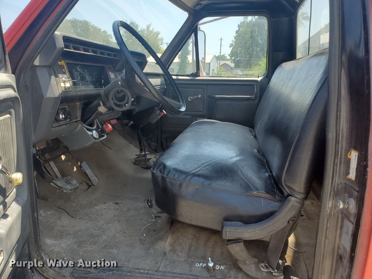 image for item JM9624 1984 Ford F800  water truck