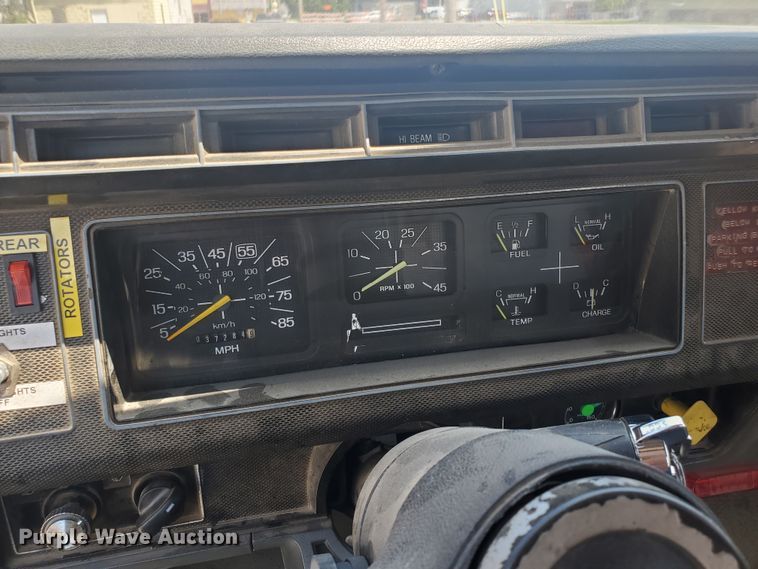 image for item JM9624 1984 Ford F800  water truck