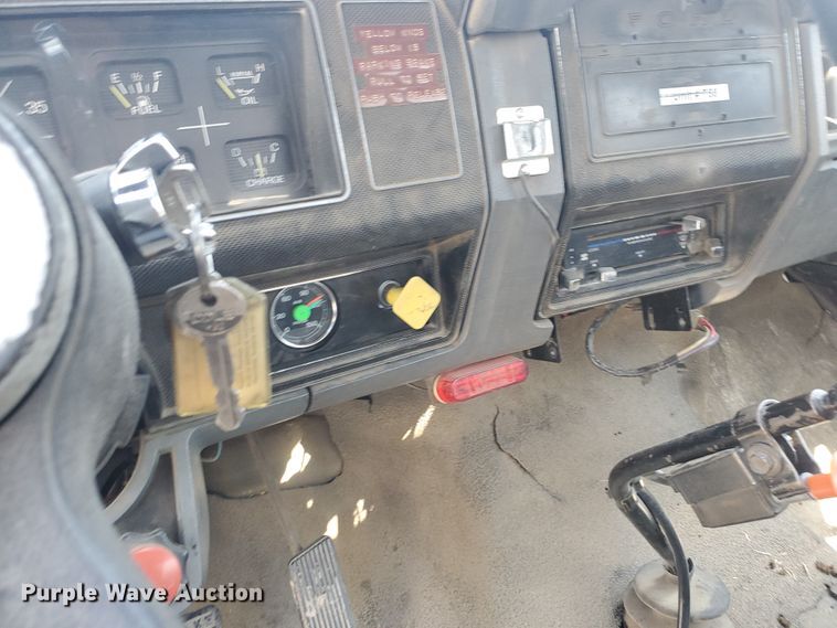 image for item JM9624 1984 Ford F800  water truck