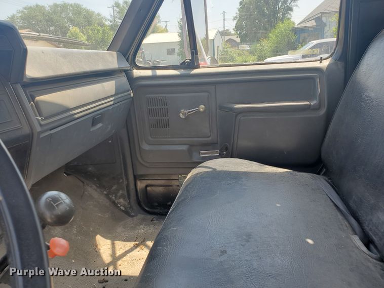 image for item JM9624 1984 Ford F800  water truck