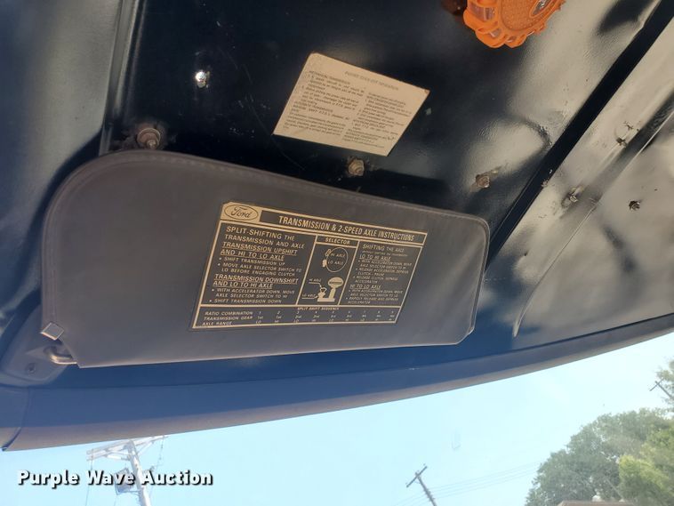 image for item JM9624 1984 Ford F800  water truck