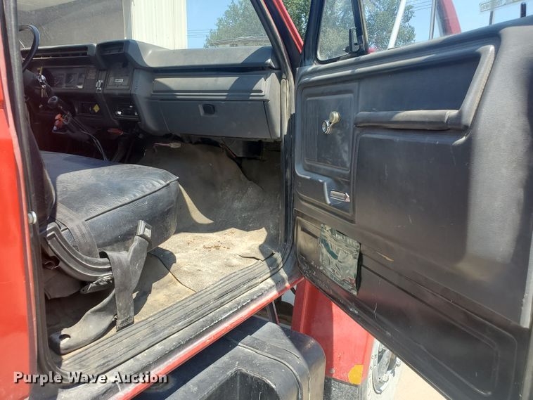 image for item JM9624 1984 Ford F800  water truck