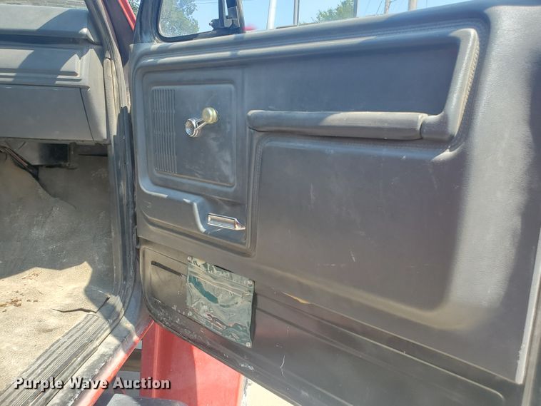 image for item JM9624 1984 Ford F800  water truck