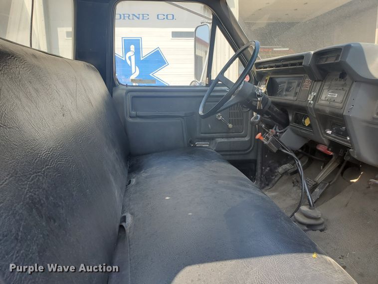 image for item JM9624 1984 Ford F800  water truck