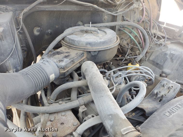 image for item JM9624 1984 Ford F800  water truck