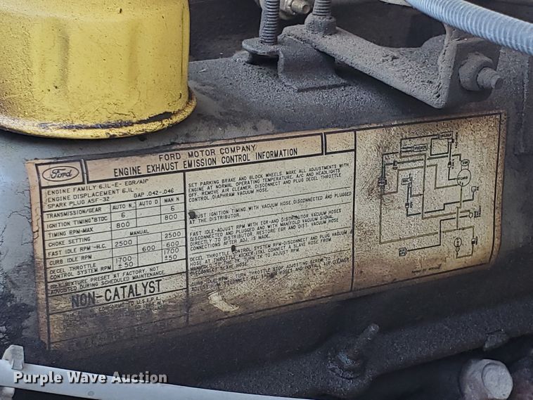 image for item JM9624 1984 Ford F800  water truck