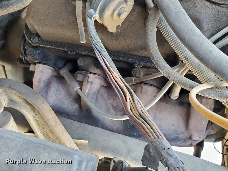 image for item JM9624 1984 Ford F800  water truck