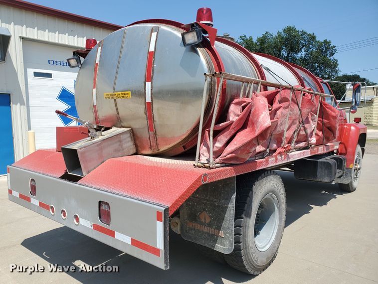 image for item JM9624 1984 Ford F800  water truck