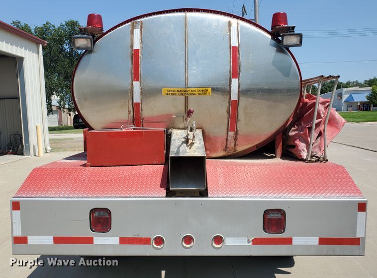 image for item JM9624 1984 Ford F800  water truck