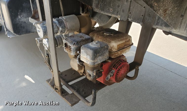 image for item JM9624 1984 Ford F800  water truck