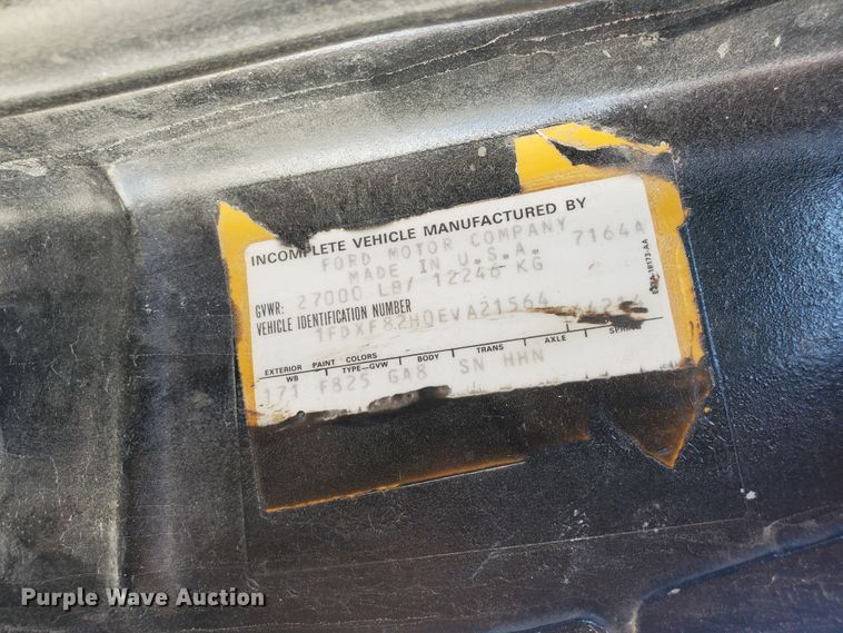 image for item JM9624 1984 Ford F800  water truck