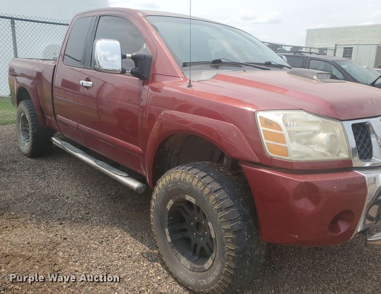 image for item JM9697 2004 Nissan Titan SE  King Cab pickup truck