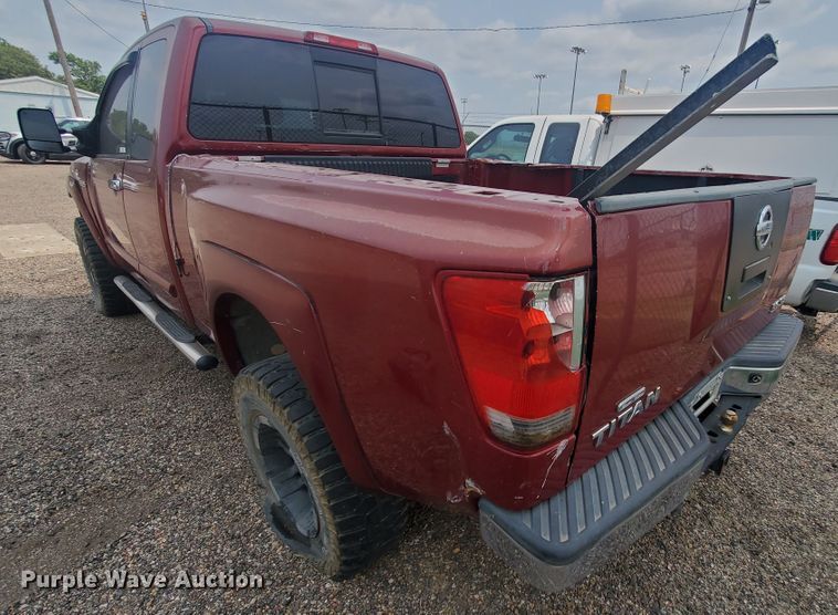 image for item JM9697 2004 Nissan Titan SE  King Cab pickup truck