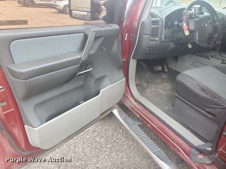 image for item JM9697 2004 Nissan Titan SE  King Cab pickup truck