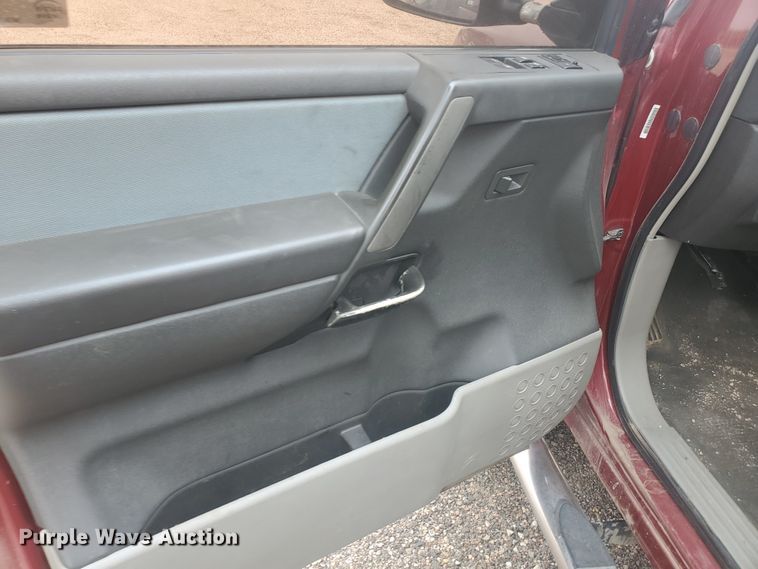 image for item JM9697 2004 Nissan Titan SE  King Cab pickup truck