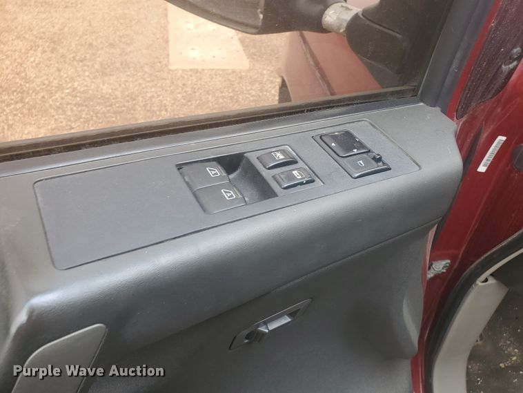 image for item JM9697 2004 Nissan Titan SE  King Cab pickup truck