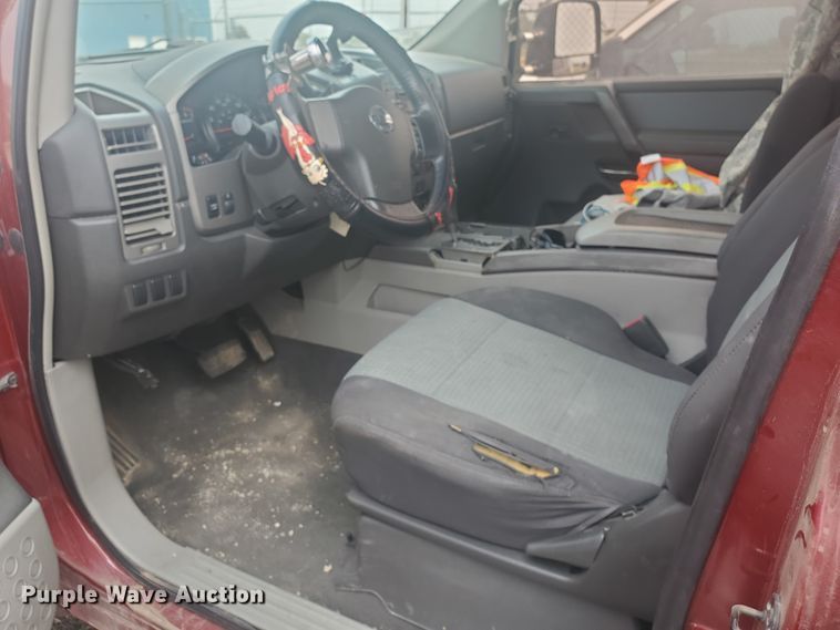 image for item JM9697 2004 Nissan Titan SE  King Cab pickup truck