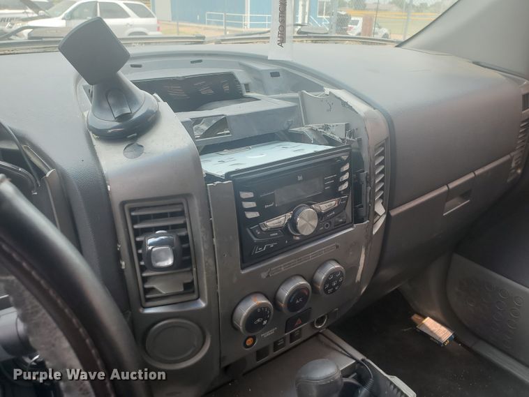 image for item JM9697 2004 Nissan Titan SE  King Cab pickup truck