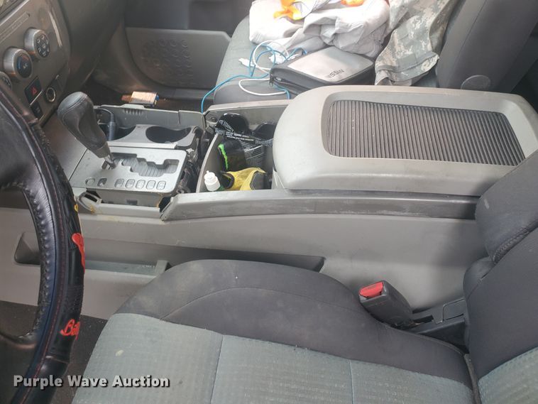 image for item JM9697 2004 Nissan Titan SE  King Cab pickup truck