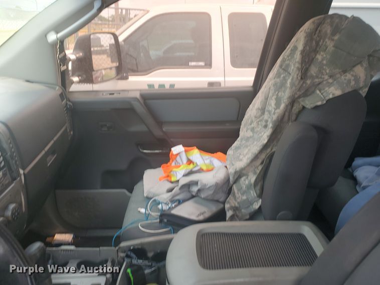 image for item JM9697 2004 Nissan Titan SE  King Cab pickup truck