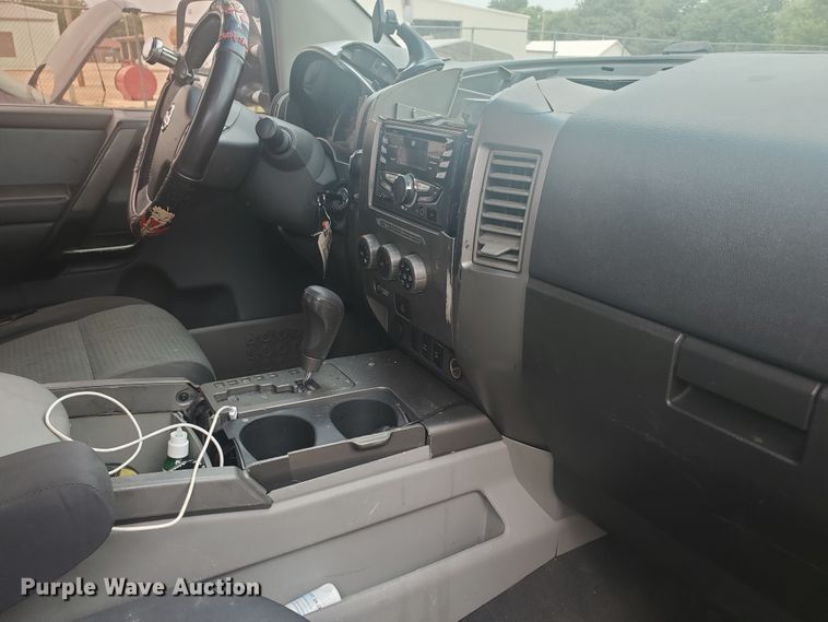 image for item JM9697 2004 Nissan Titan SE  King Cab pickup truck