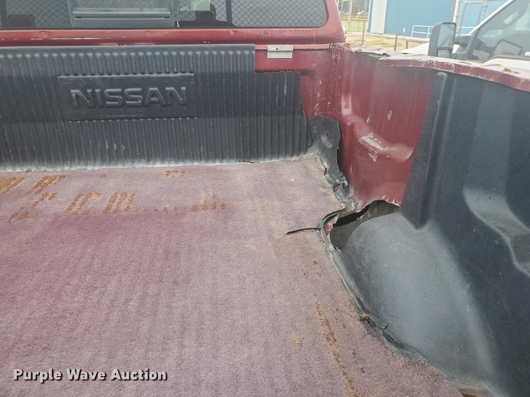 image for item JM9697 2004 Nissan Titan SE  King Cab pickup truck