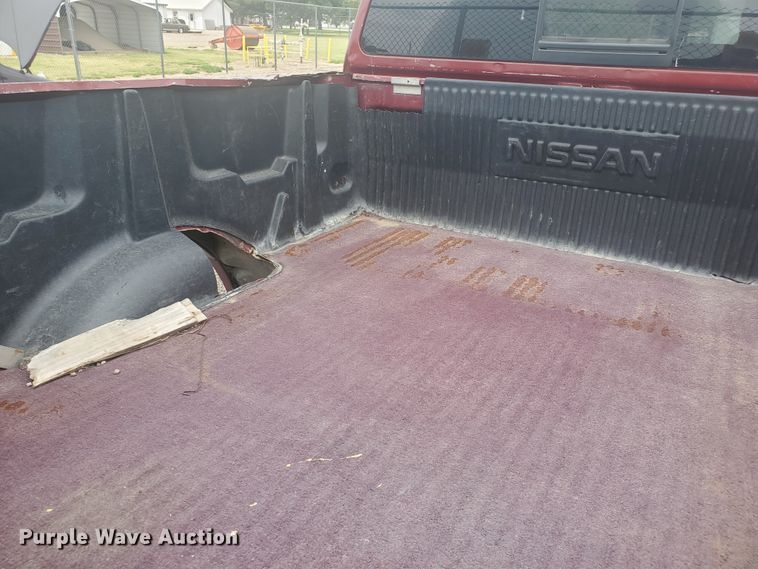 image for item JM9697 2004 Nissan Titan SE  King Cab pickup truck