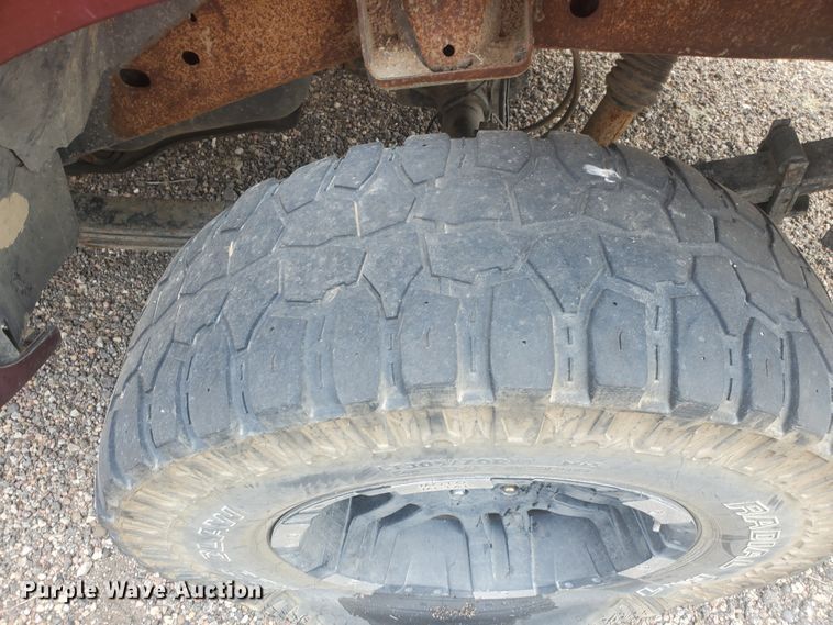 image for item JM9697 2004 Nissan Titan SE  King Cab pickup truck