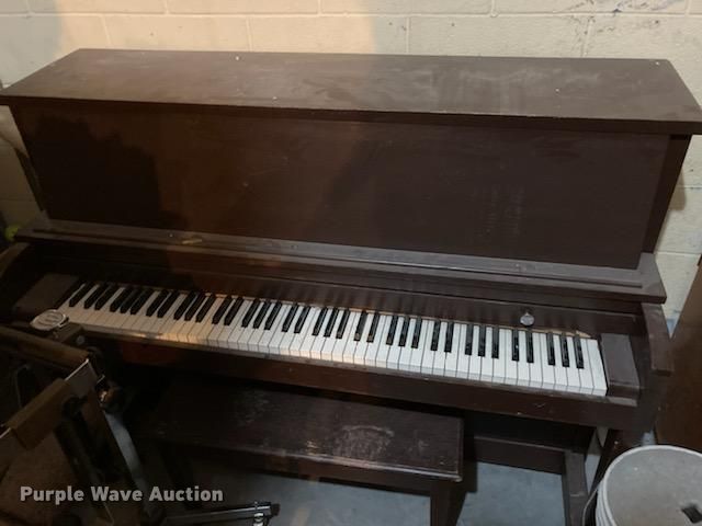 image for item JM9700 Baldwin  piano