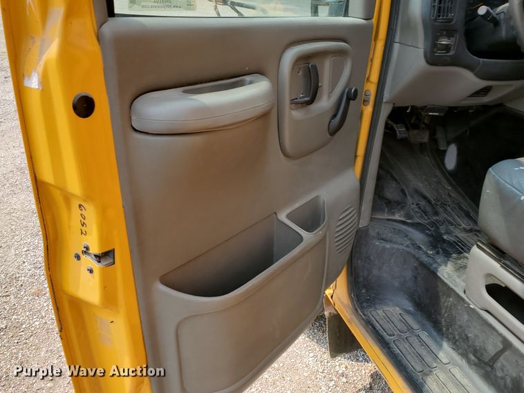 image for item JM9702 2001 Chevrolet Express 3500 Cargo  school bus