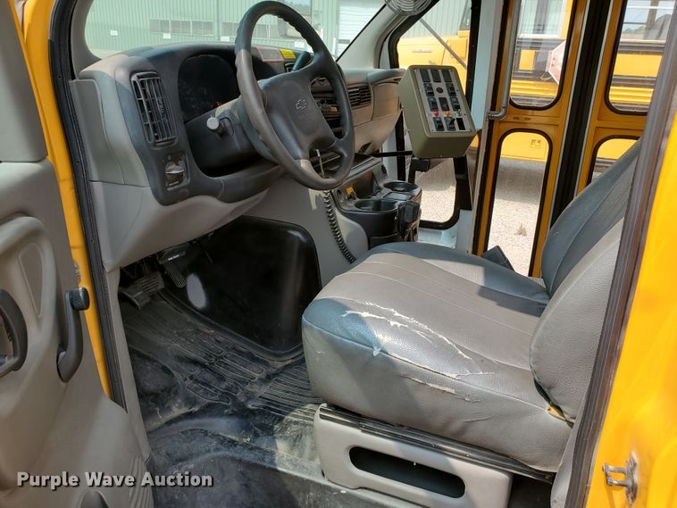 image for item JM9702 2001 Chevrolet Express 3500 Cargo  school bus