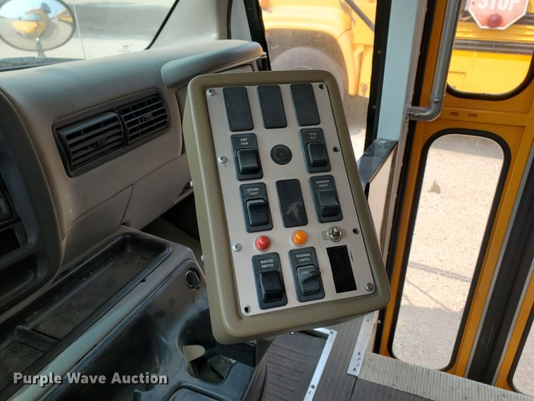 image for item JM9702 2001 Chevrolet Express 3500 Cargo  school bus