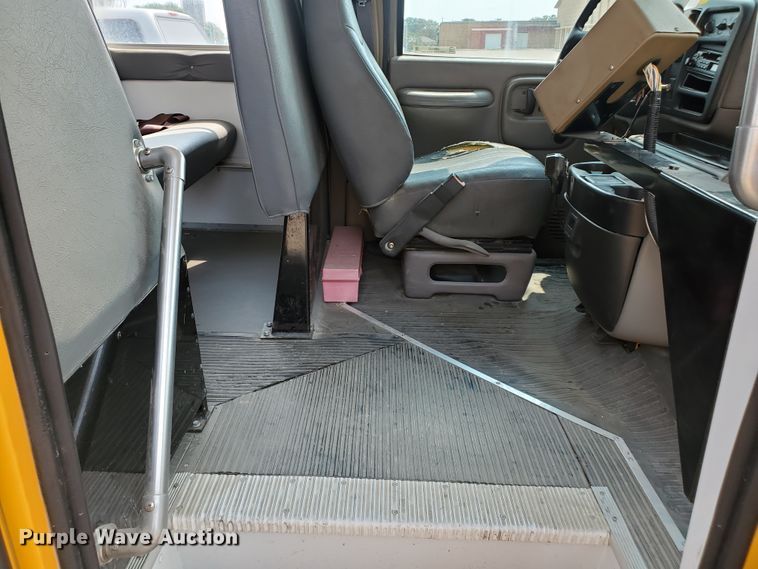 image for item JM9702 2001 Chevrolet Express 3500 Cargo  school bus