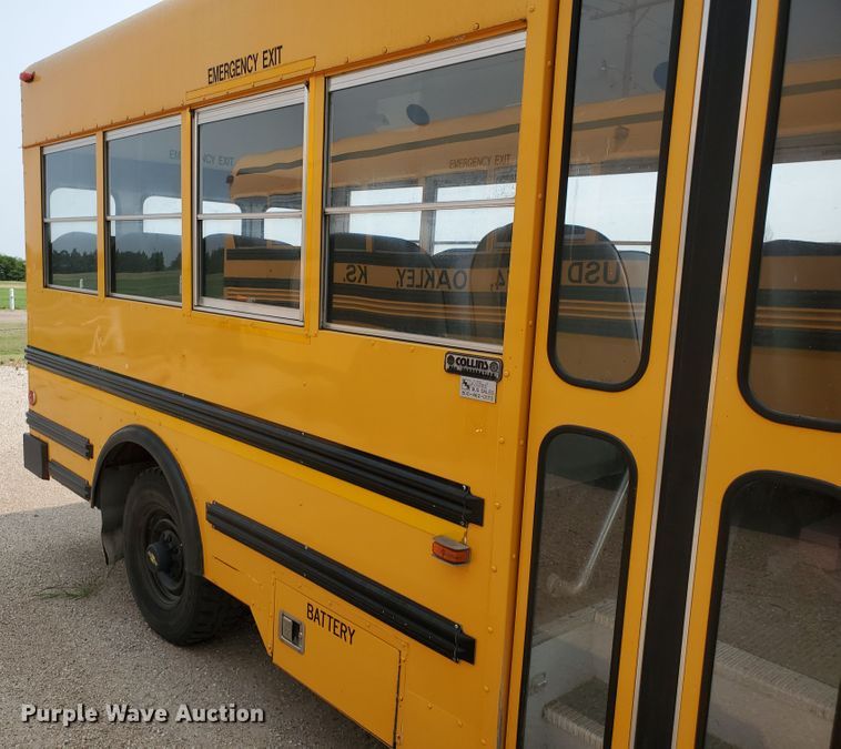 image for item JM9702 2001 Chevrolet Express 3500 Cargo  school bus