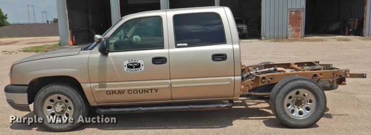 image for item JX9920 2005 Chevrolet Silverado 1500  Crew Cab pickup truck