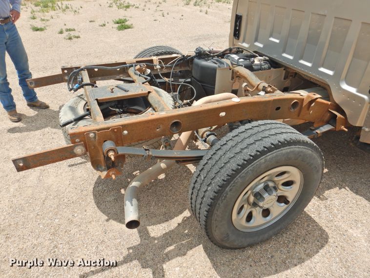 image for item JX9920 2005 Chevrolet Silverado 1500  Crew Cab pickup truck