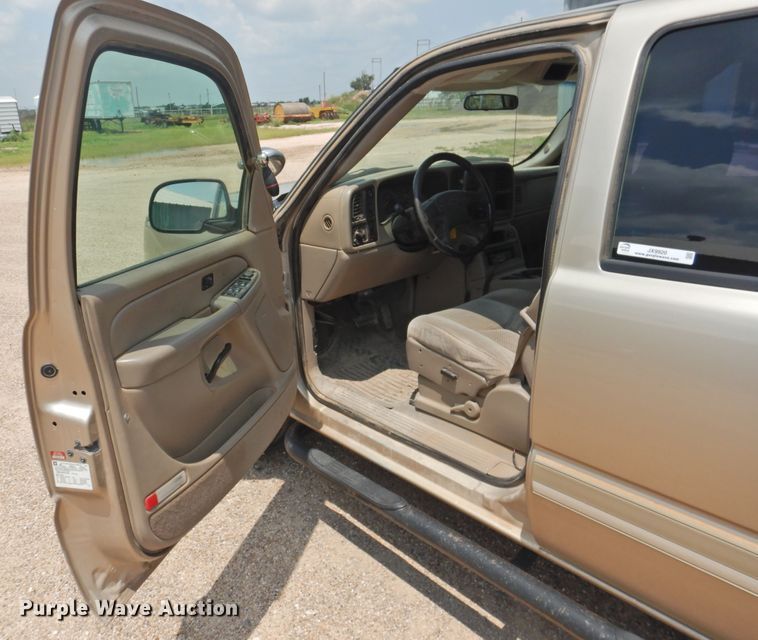 image for item JX9920 2005 Chevrolet Silverado 1500  Crew Cab pickup truck