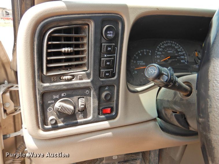 image for item JX9920 2005 Chevrolet Silverado 1500  Crew Cab pickup truck