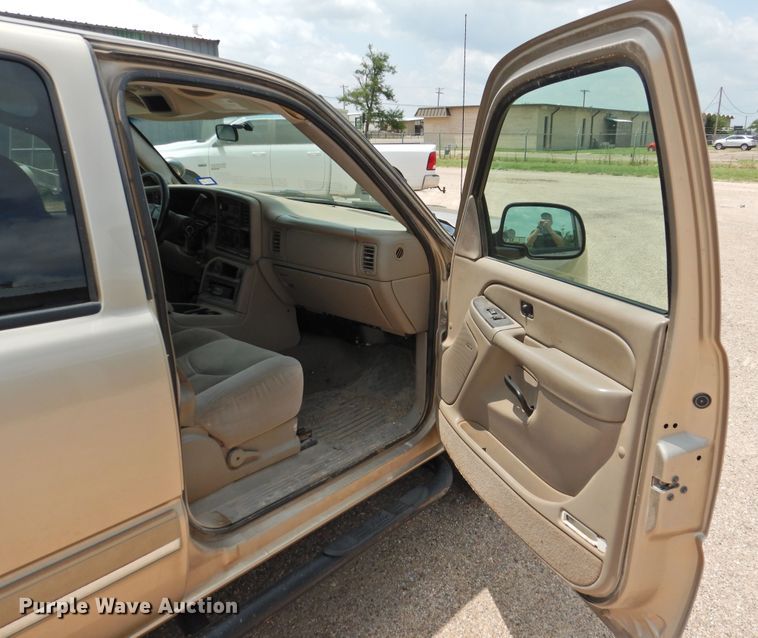 image for item JX9920 2005 Chevrolet Silverado 1500  Crew Cab pickup truck