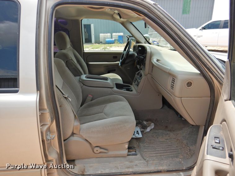 image for item JX9920 2005 Chevrolet Silverado 1500  Crew Cab pickup truck