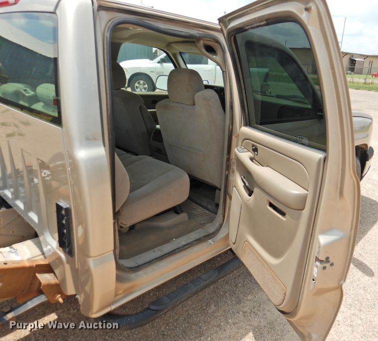 image for item JX9920 2005 Chevrolet Silverado 1500  Crew Cab pickup truck