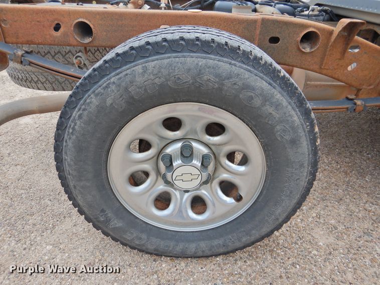 image for item JX9920 2005 Chevrolet Silverado 1500  Crew Cab pickup truck