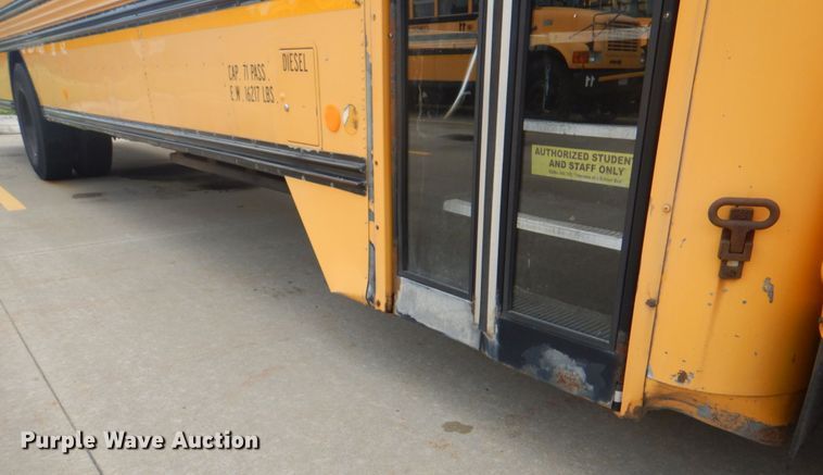 image for item JY9953 2003 International 3800  school bus